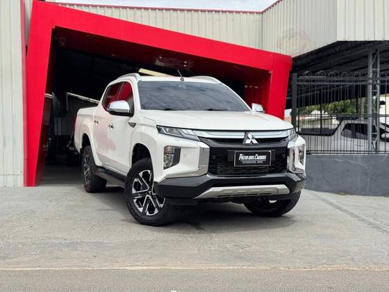 MITSUBISHI L200 TRITON 2.4 16V TURBO DIESEL SPORT HPE-S CD 4P 4X4 AUTOMÁTICO